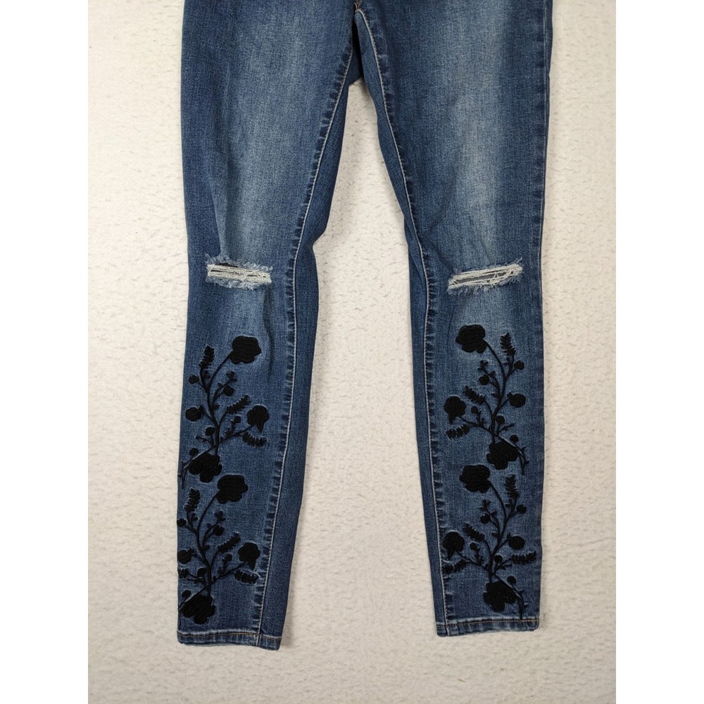 Ashley Mason Womens Size 7 Blue Skinny Jeans Floral Embroidery Distressed - Picture 7 of 16